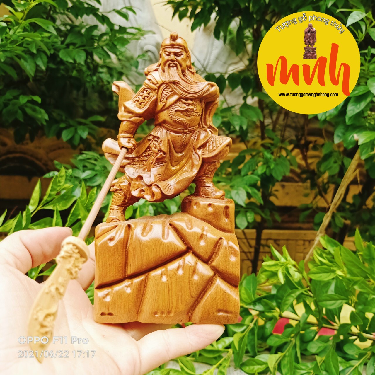 Tượng Quan Công Múa Đao Mini Gỗ Bách Xanh